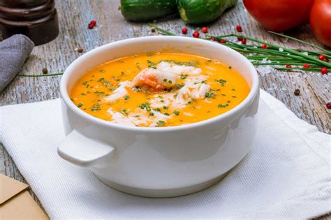  ¿Aventurarse en un mar de sabor con la sopa de cangrejo de Bozhou? ¡Un festín para los sentidos que combina la suavidad del marisco con el picante del jengibre!