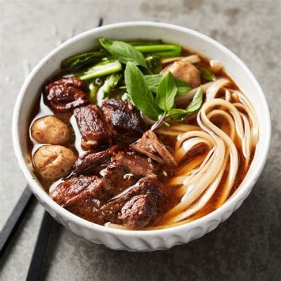   ¿Deseas Explorar una Sinfonía de Sabores con un Picante y Cremoso Xinyang Beef Noodle Soup?