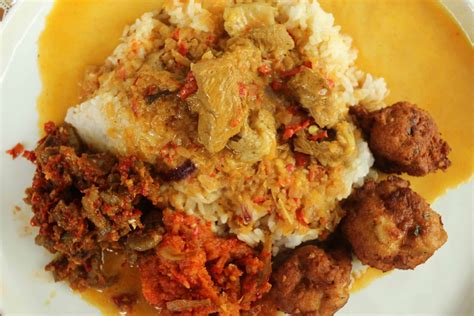  Nasi Kandar! Una explosión de sabores picantes y reconfortantes en un plato único