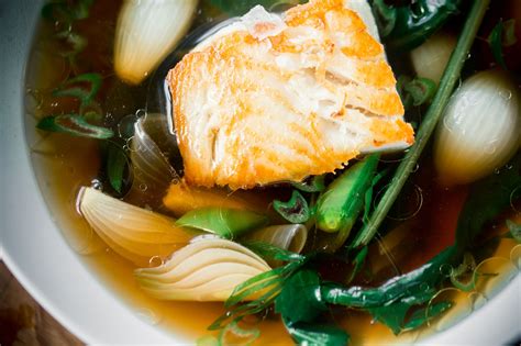  La Sopa de Pescado de Qingdao: ¿Un Sabor Umami Que Te Transportará a las Profundidades del Mar?