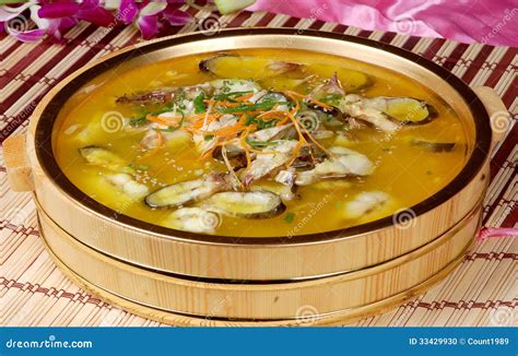  ¿Sabías que la sopa de pescado Yueyang, un manjar picante y reconfortante, te transporta a las orillas del río Yangtsé?